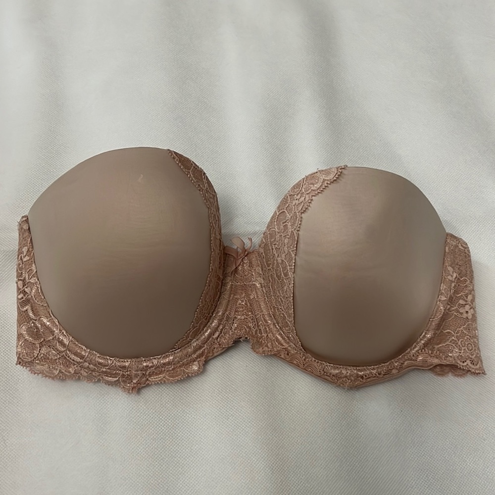 Strapless Victoria’s Secrets bra